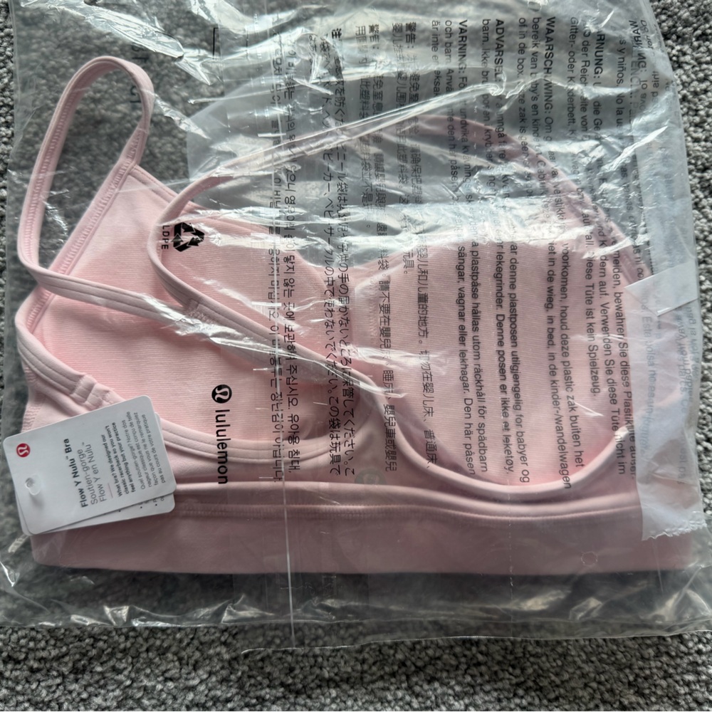 Lululemon Flow Y Nulu Bra Light Support Strawberry Milkshake Pink Size 4 NWT - Picture 5 of 7